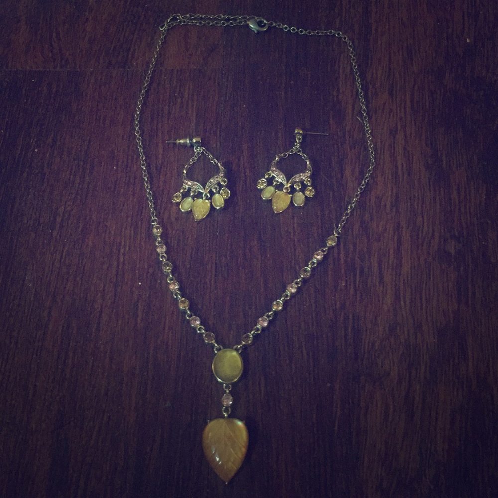 Necklace & earring set